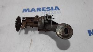Usados Bomba de aceite Renault Espace (JK) 2.0 16V Turbo Precio € 50,00 Norma de margen ofrecido por Maresia Parts