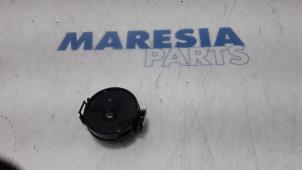 Usagé Capteur de pluie Renault Espace (RFCJ) 1.6 Energy dCi 160 EDC Prix € 15,00 Règlement à la marge proposé par Maresia Parts
