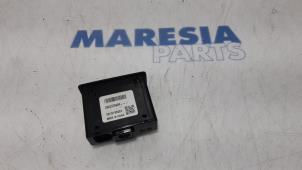 Usagé Connexion USB Renault Espace (RFCJ) 1.6 Energy dCi 160 EDC Prix € 55,00 Règlement à la marge proposé par Maresia Parts