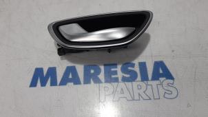 Używane Uchwyt drzwi lewych przednich wersja 4-drzwiowa Renault Espace (RFCJ) 1.6 Energy dCi 160 EDC Cena € 25,00 Procedura marży oferowane przez Maresia Parts