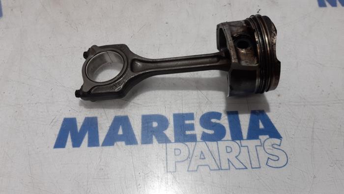 Usados Pistón Citroen C4 Berline (NC) 1.4 16V VTi Precio € 75,00 Norma de margen ofrecido por Maresia Parts