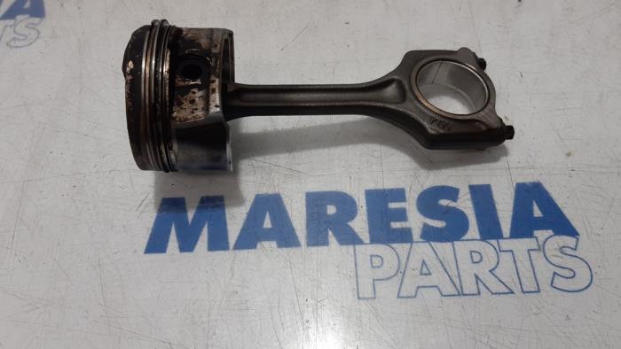 Usados Pistón Citroen C4 Berline (NC) 1.4 16V VTi Precio € 75,00 Norma de margen ofrecido por Maresia Parts