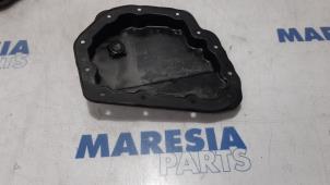 Używane Miska olejowa Renault Trafic (1FL/2FL/3FL/4FL) 1.6 dCi 115 Cena € 60,50 Z VAT oferowane przez Maresia Parts