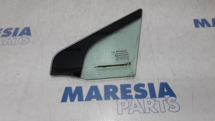 Usados Ventanilla triangular izquierda delante Renault Scénic III (JZ) 1.6 16V Precio € 20,00 Norma de margen ofrecido por Maresia Parts