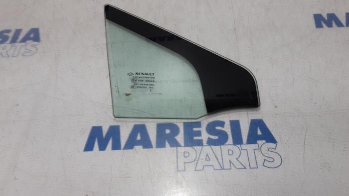 Usados Ventanilla triangular derecha delante Renault Scénic III (JZ) 1.6 16V Precio € 20,00 Norma de margen ofrecido por Maresia Parts