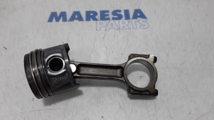 Usagé Piston Dacia Logan MCV II/III/Sandero Wagon 1.5 dCi 75 Prix € 65,00 Règlement à la marge proposé par Maresia Parts