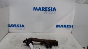 Używane Wahacz zawieszenia prawy tyl Alfa Romeo Brera (939) 2.2 JTS 16V Cena € 210,00 Procedura marży oferowane przez Maresia Parts