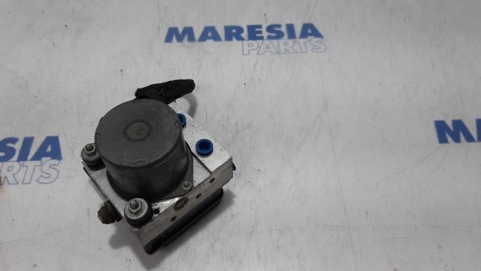 Begagnade ABS-pump Alfa Romeo MiTo (955) 1.4 Turbo 16V Pris € 147,00 Marginaltabell erbjuds av Maresia Parts