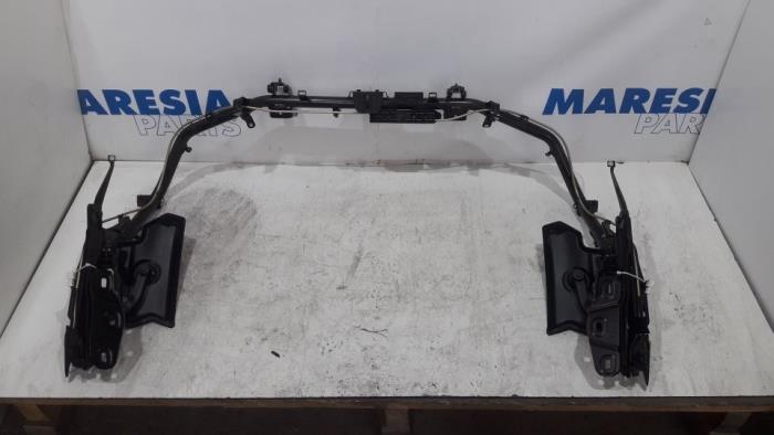 Używane Sterowanie dachu cabrio Peugeot 307 CC (3B) 2.0 16V Cena € 262,50 Procedura marży oferowane przez Maresia Parts