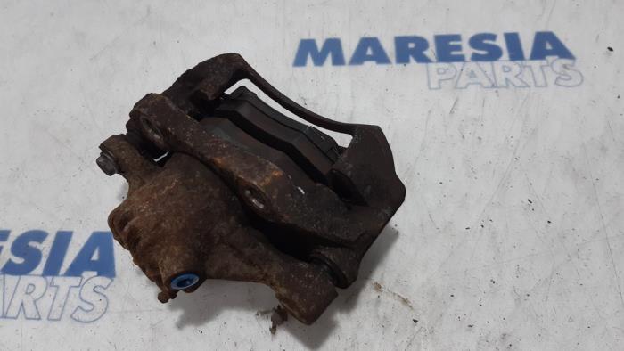Front brake calliper, left from a Peugeot 206 (2A/C/H/J/S) 1.1 XN,XR 2000