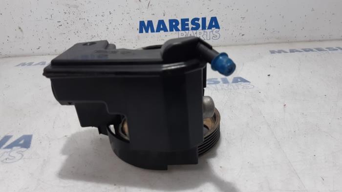 Pompe de direction d'un Peugeot 206 (2A/C/H/J/S) 1.1 XN,XR 2000