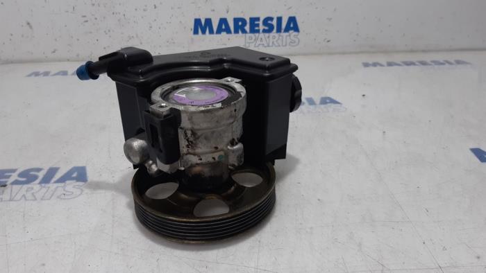 Usagé Pompe de direction Peugeot 206 (2A/C/H/J/S) 1.1 XN,XR Prix € 50,00 Règlement à la marge proposé par Maresia Parts