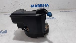 Pompe de direction d'un Peugeot 206 (2A/C/H/J/S) 1.1 XN,XR 2000
