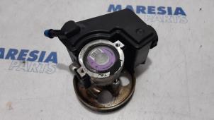 Pompe de direction d'un Peugeot 206 (2A/C/H/J/S) 1.1 XN,XR 2000