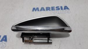 Used Door handle 2-door, right Alfa Romeo Brera (939) 2.2 JTS 16V Price € 50,00 Margin scheme offered by Maresia Parts