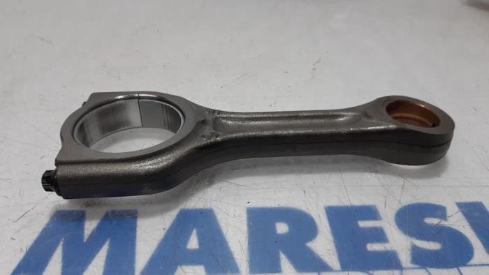 Connecting rod from a Citroën C3 (SC) 1.6 HDi 92 2011