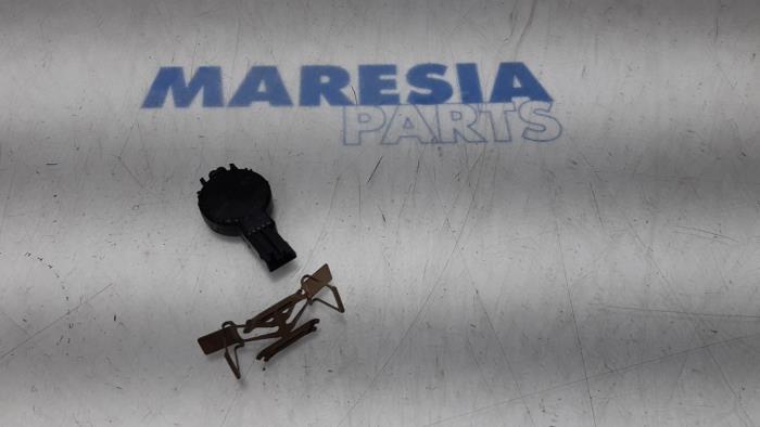 Begagnade Regnsensor Citroen C4 Cactus (0B/0P) 1.2 PureTech 82 12V Pris € 29,95 Marginaltabell erbjuds av Maresia Parts