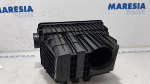 Używane Obudowa filtra powietrza Peugeot 307 CC (3B) 2.0 16V Cena € 35,00 Procedura marży oferowane przez Maresia Parts