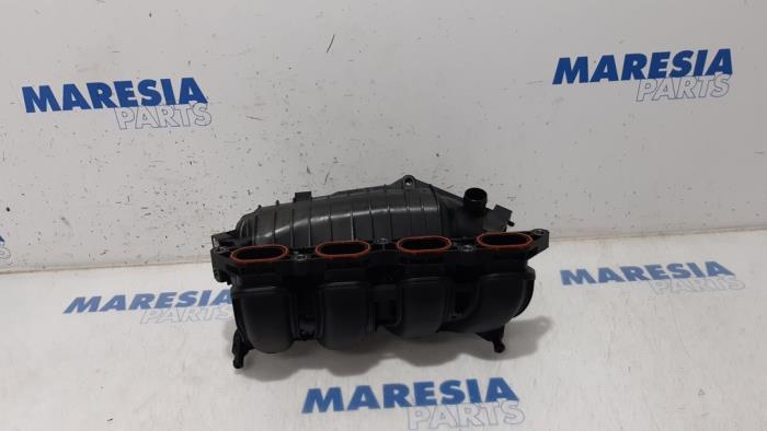 Używane Kolektor dolotowy Peugeot 308 (4A/C) 1.6 VTI 16V Cena € 34,99 Procedura marży oferowane przez Maresia Parts