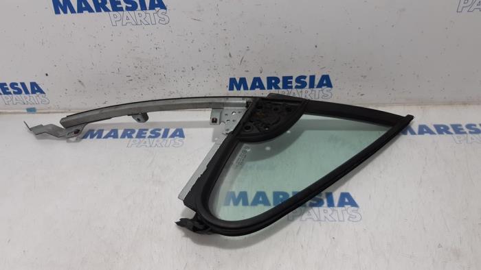 Usados Ventanilla triangular derecha delante Peugeot 307 CC (3B) 2.0 16V Precio € 45,00 Norma de margen ofrecido por Maresia Parts