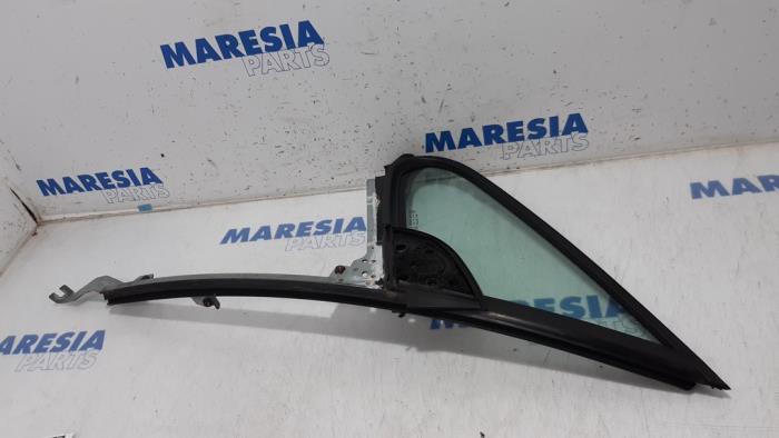 Usados Ventanilla triangular izquierda delante Peugeot 307 CC (3B) 2.0 16V Precio € 45,00 Norma de margen ofrecido por Maresia Parts