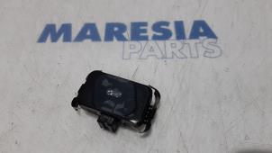 Usados Sensor de lluvia Peugeot 307 CC (3B) 2.0 16V Precio € 35,00 Norma de margen ofrecido por Maresia Parts