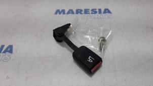 Used Rear seatbelt buckle, left Peugeot 307 CC (3B) 2.0 16V Price € 50,00 Margin scheme offered by Maresia Parts