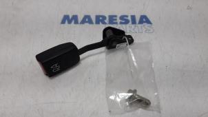 Used Rear seatbelt buckle, right Peugeot 307 CC (3B) 2.0 16V Price € 50,00 Margin scheme offered by Maresia Parts