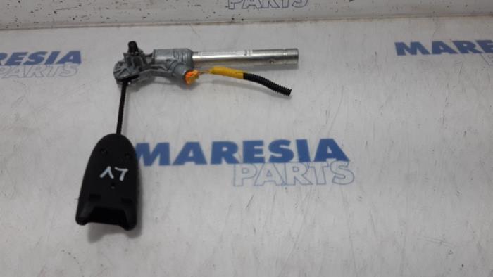Begagnade Bältessträckare, vänster Alfa Romeo MiTo (955) 1.4 Turbo 16V Pris € 35,00 Marginaltabell erbjuds av Maresia Parts