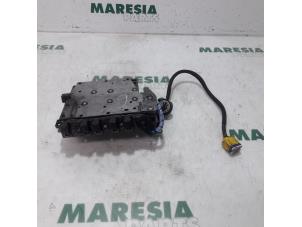 Used Hydraulic valve unit Peugeot 307 CC (3B) 2.0 16V Price € 157,50 Margin scheme offered by Maresia Parts