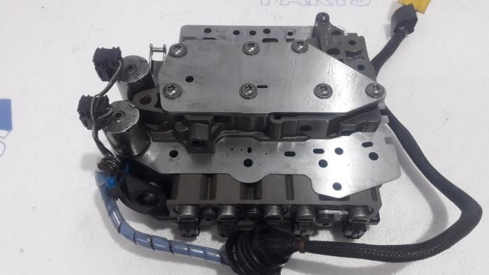 Hydraulic valve unit from a Peugeot 207/207+ (WA/WC/WM) 1.6 16V VTi 2007