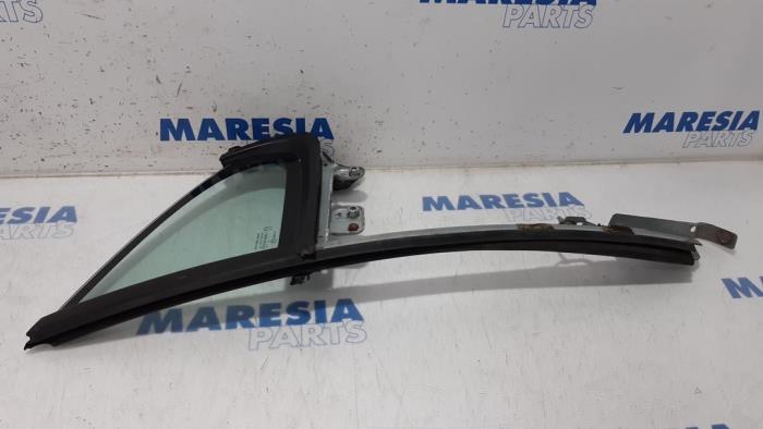 Usados Ventanilla triangular derecha delante Peugeot 207 CC (WB) 1.6 16V Precio € 35,00 Norma de margen ofrecido por Maresia Parts