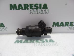 Used Injector (petrol injection) Peugeot 406 Break (8E/F) 1.8 16V Price € 25,00 Margin scheme offered by Maresia Parts