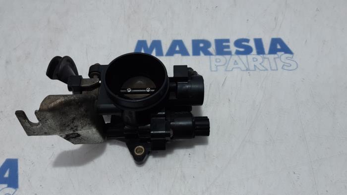 Usagé Boitier papillon Peugeot 107 1.0 12V Prix € 25,00 Règlement à la marge proposé par Maresia Parts