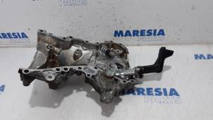 Usagé Pompe à huile Peugeot 107 1.0 12V Prix € 105,00 Règlement à la marge proposé par Maresia Parts