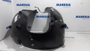 Usagé Passage de roue Citroen C4 Picasso (3D/3E) 1.6 16V VTi 120 Prix € 35,00 Règlement à la marge proposé par Maresia Parts