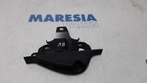 Usados Cierre de bloqueo de capota Peugeot 307 CC (3B) 2.0 16V Precio € 50,00 Norma de margen ofrecido por Maresia Parts