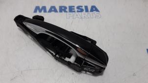 Używane Uchwyt drzwi prawych tylnych wersja 4-drzwiowa Citroen C4 Picasso (3D/3E) 1.6 16V VTi 120 Cena € 50,00 Procedura marży oferowane przez Maresia Parts