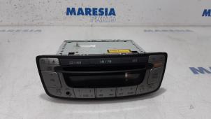 Używane Radioodtwarzacz CD Peugeot 107 1.0 12V Cena € 60,00 Procedura marży oferowane przez Maresia Parts