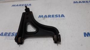 Used Front lower wishbone, right Renault Twingo (C06) 1.2 16V Price € 20,00 Margin scheme offered by Maresia Parts