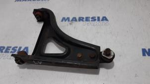 Used Front lower wishbone, left Renault Twingo (C06) 1.2 16V Price € 20,00 Margin scheme offered by Maresia Parts