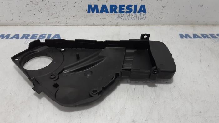 Usagé Couvercle de distribution Peugeot 206 (2A/C/H/J/S) 1.4 XR,XS,XT,Gentry Prix € 20,00 Règlement à la marge proposé par Maresia Parts