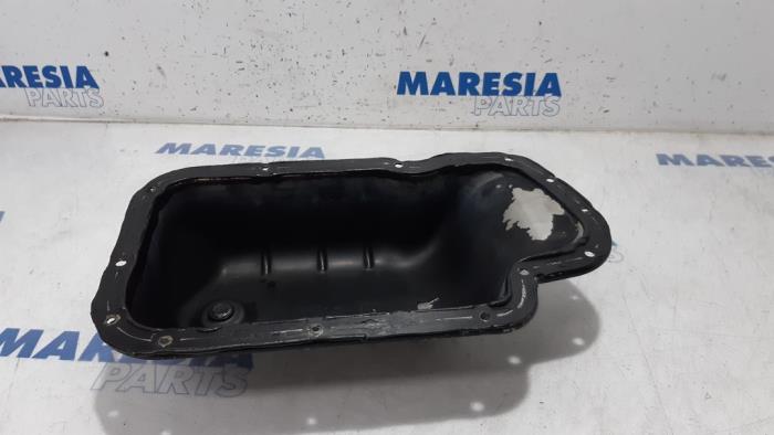 Gebrauchte Ölwanne Peugeot 206 (2A/C/H/J/S) 1.4 XR,XS,XT,Gentry Preis € 25,00 Margenregelung angeboten von Maresia Parts