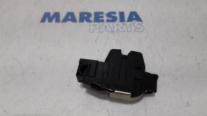 Used Tailgate lock mechanism Citroen Berlingo Multispace 1.6i 16V Price € 25,00 Margin scheme offered by Maresia Parts