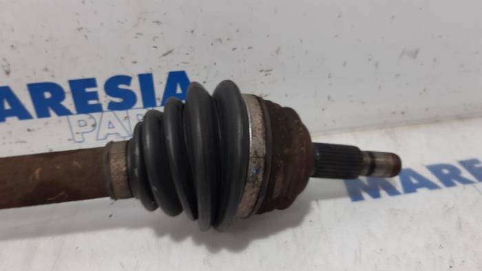 Front drive shaft, right from a Citroën C4 Picasso (3D/3E) 1.6 16V VTi 120 2014