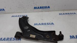 Używane Wahacz zawieszenia dolny lewy przód Citroen C4 Picasso (3D/3E) 1.6 16V VTi 120 Cena € 35,00 Procedura marży oferowane przez Maresia Parts