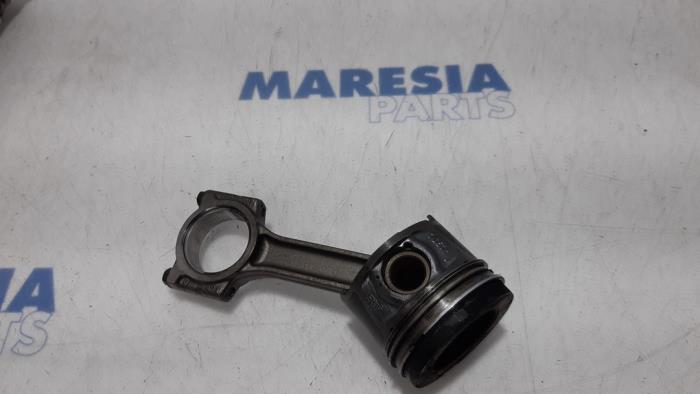 Usagé Piston Renault Megane III Grandtour (KZ) 1.5 dCi 110 Prix € 65,00 Règlement à la marge proposé par Maresia Parts