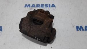 Used Front brake calliper, left Renault Megane III Grandtour (KZ) 1.5 dCi 110 Price € 25,00 Margin scheme offered by Maresia Parts