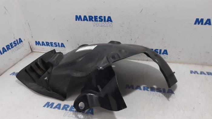Używane Nadkole Renault Megane III Grandtour (KZ) 1.5 dCi 110 Cena € 35,00 Procedura marży oferowane przez Maresia Parts
