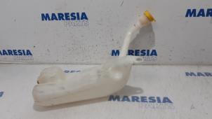 Used Front windscreen washer reservoir Renault Megane III Grandtour (KZ) 1.5 dCi 110 Price € 15,00 Margin scheme offered by Maresia Parts